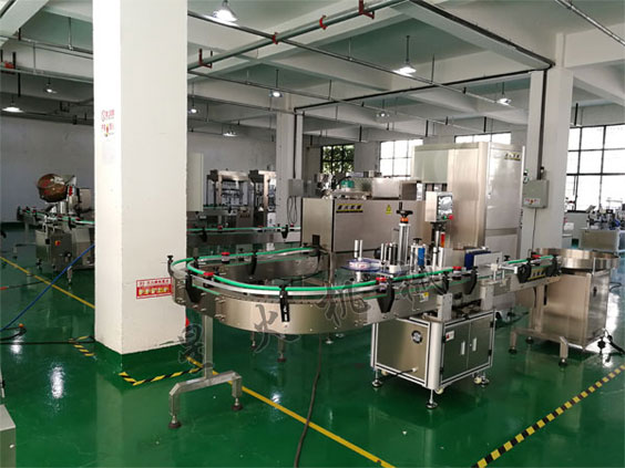 星火醬類灌裝機(jī)生產(chǎn)流水線實(shí)拍圖
