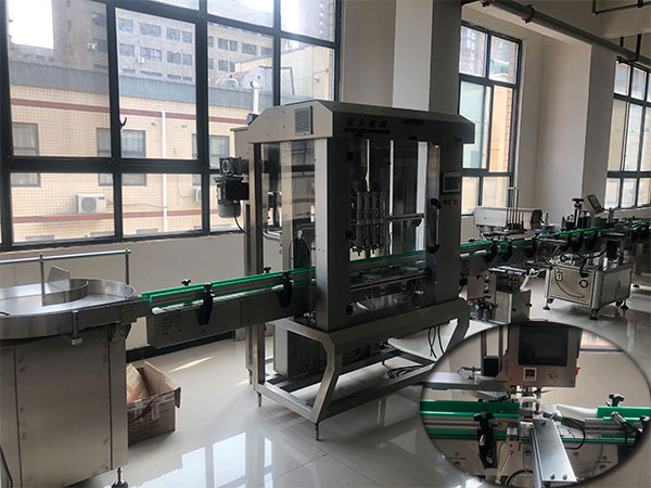 大型香菇醬灌裝機生產(chǎn)線細節(jié)圖