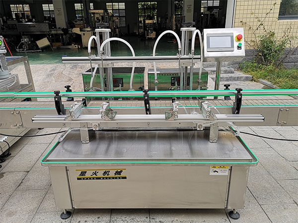 全套濃醬灌裝機生產(chǎn)線實拍圖