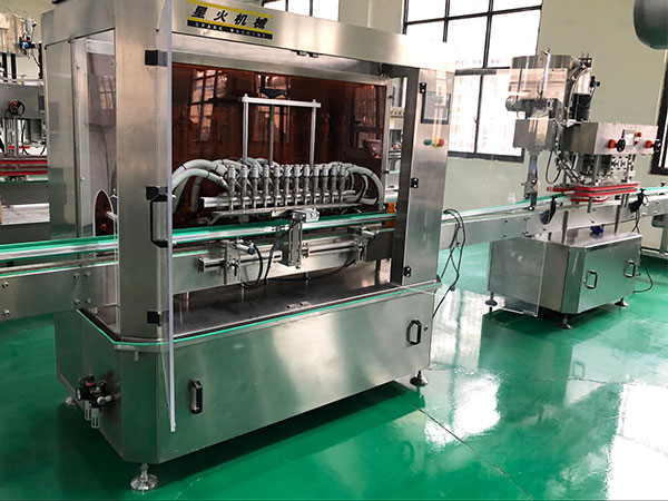 香菇醬灌裝機(jī)生產(chǎn)線實拍圖