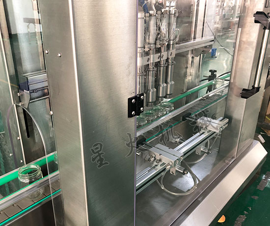 全自動醬類灌裝機設備展示